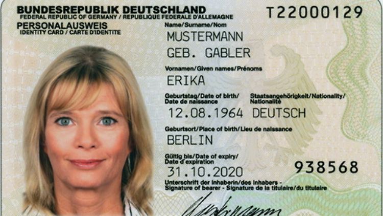 Erika Mustermann soll vielleicht doch nicht gezwungen sein, ihre Passbilder direkt bei der Behörde zu machen.