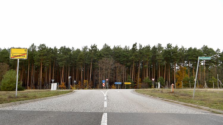 Unmittelbar am Tesla-Gelände liegt die Anschlussstelle Freienbrink. 500.000 Autos will Tesla pro Jahr in der beschaulichen Gemeinde Grünheide produzieren.