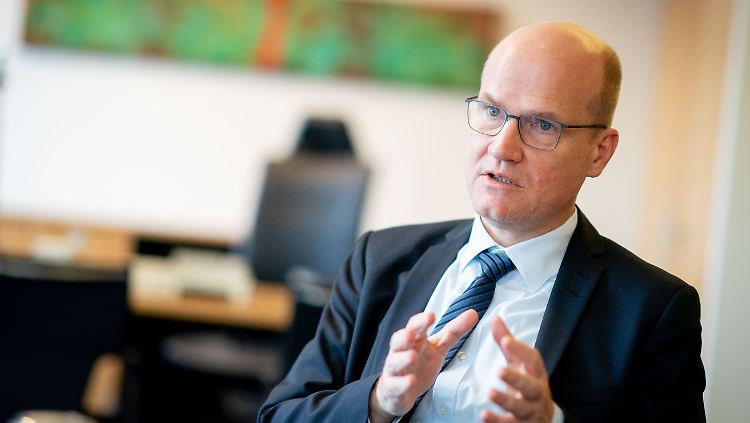 CDU-Fraktionschef Brinkhaus streckt für die CDU die Hand nach dem Auswärtigen Amt aus.