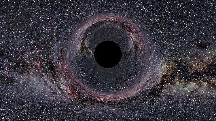 Die Simulation zeigt, wie ein nichtrotierendes Schwarzes Loch von zehn Sonnenmassen aus einer Entfernung von 600 Kilometern vor der Milchstraße aussähe.