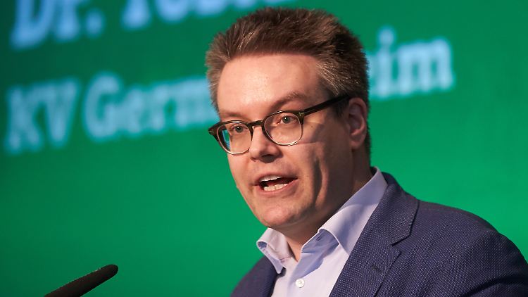 Lindner schreibt Geschichte - er ist Untersuchungsausschuss Obmann und Zeuge.