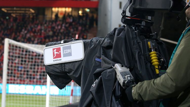 Die Übertragung der Fußball-Bundesliga soll auf verschiedene Wettbewerber verteilt werden. 