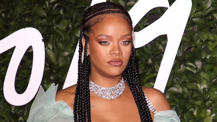 Rihanna wurde im Dezember mit einem Fashion-Award ausgezeichnet.
