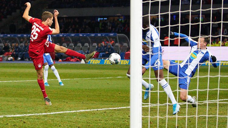 60 Minuten lang hielt sich Hertha BSC schadlos, dann eröffnete Thomas Müler das Toreschießen für den FC Bayern.