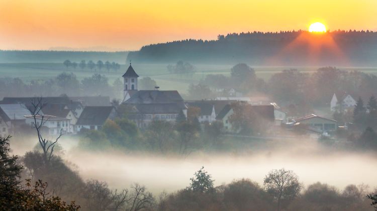 Außerhalb des Nebels scheint zum Wochenbeginn vielerorts die Sonne. 
