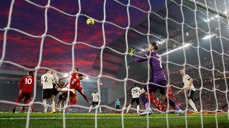 Vor malerischer Kulisse traf Virgil van Dijk für den FC Liverpool zum zwölften Premier-League-Sieg in Folge.