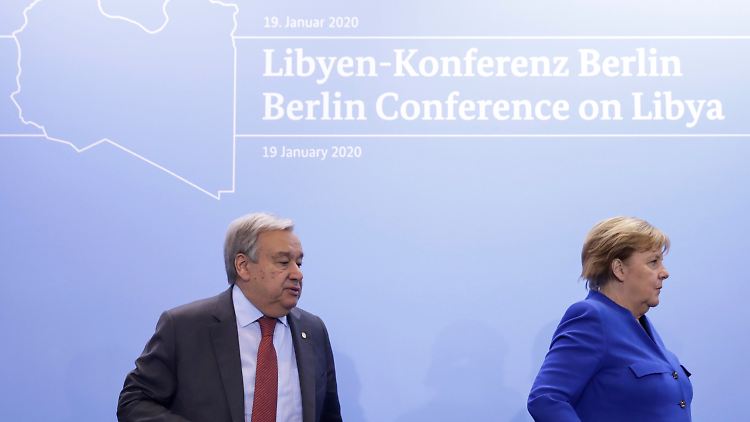 Kanzlerin Merkel und UN-Generalsekretär Guterres verkünden die Gipfeleinigung. Doch beide wissen, dass diese nur ein erster Schritt ist.