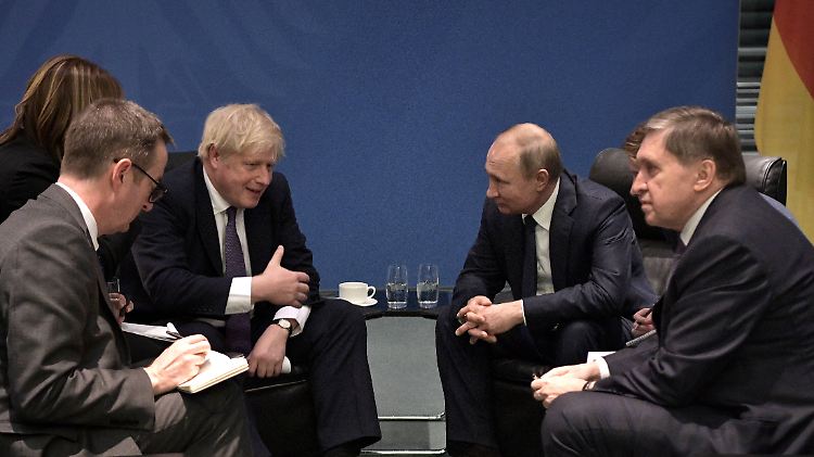 Johnson mahnt bei Putin ein Ende der Einmischungen an.