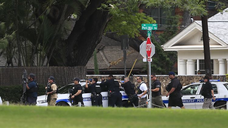 Auf Hawaii starben zwei Polizisten, die Vermieterin des Angreifers ist in kritischem Zustand.