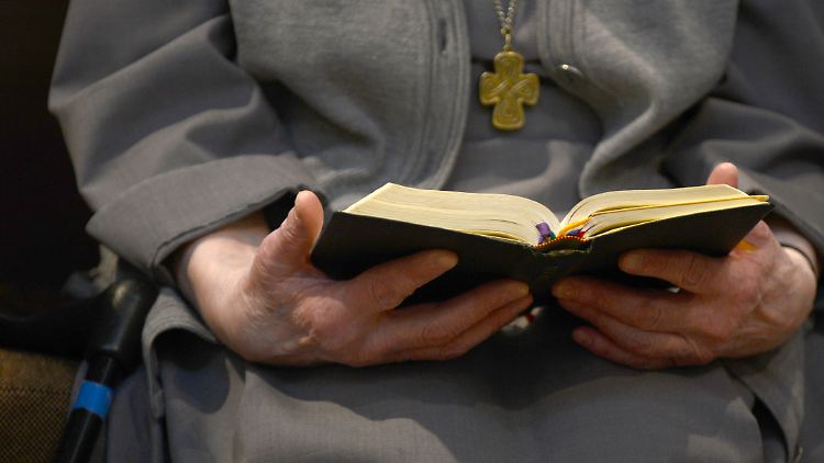Sehr weiblich, sehr emanzipiert, sehr religiös - so erinnert sich die Kolumnistin an die Nonnen ihrer Schulzeit.