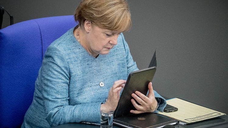 Die Kanzlerin selbst nutzt womöglich ein Produkt, das gar nicht aus dem Hause Microsoft stammt.