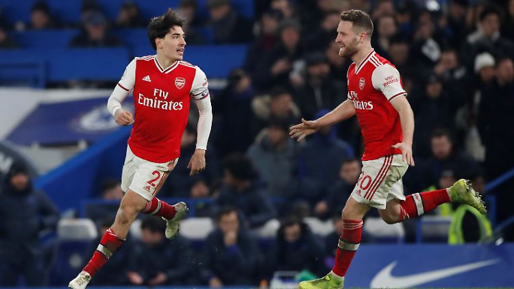 Jubel um Torschütze Hector Bellerin.
