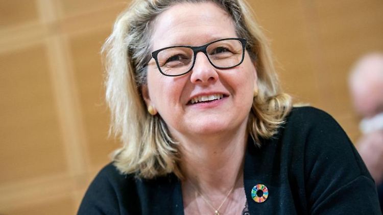 Svenja Schulze hält nicht viel von Wasserstoff in Pkw-Tanks.