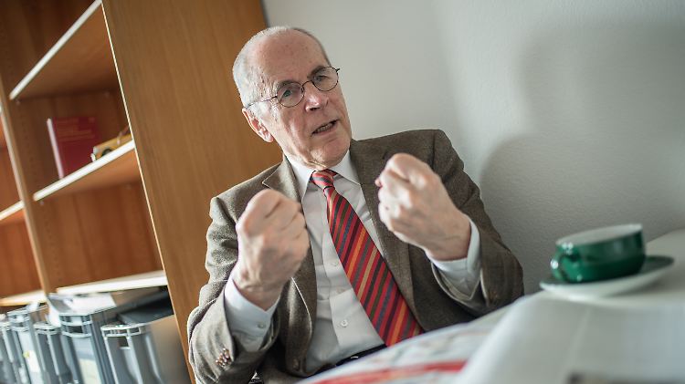 Christian Pfeiffer ist Kriminologe und war von 2000 bis 2003 niedersächsischer Justizminister.