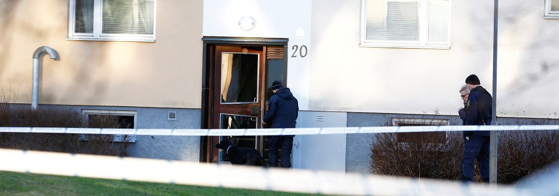 Die Sprengladung war im Treppenhaus deponiert. Einige Bewohner wurden leicht verletzt.