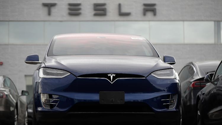 Die Tesla-Aktie ist rund 590 Dollar wert.