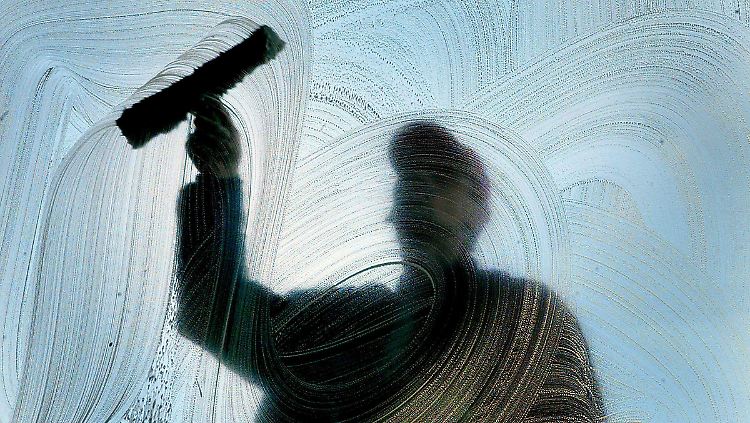 Menschen ohne Berufsabschluss verdienten 2018 durchschnittlich 2461 Euro.