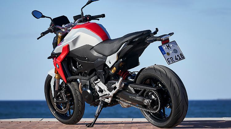 Die BMW F 900 R hat eine Motor-Schleppmoment-Regulierung bereits in der Serienausstattung.