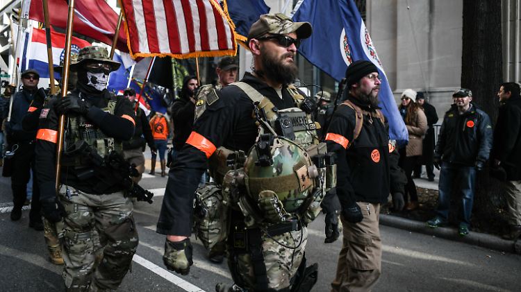 Nein, das sind keine Soldaten - so martialisch treten Milizen in den USA auf, hier im Januar in Richmond (Virginia).