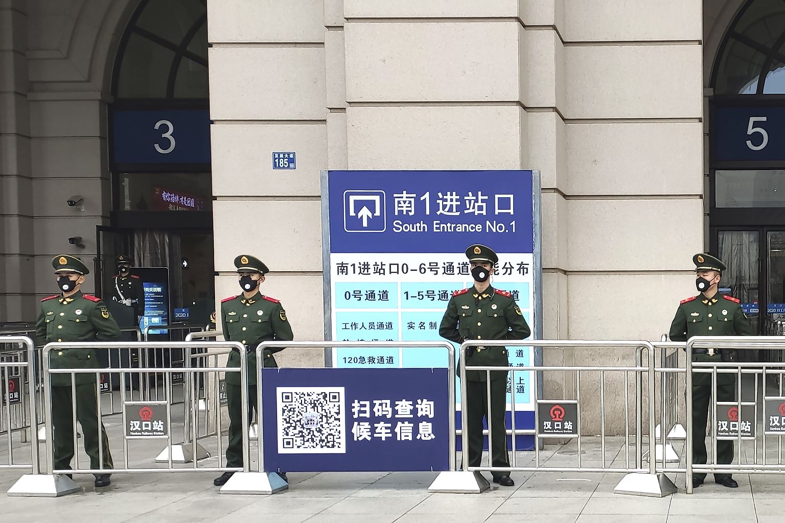 Die chinesischen Gesundheitsbehörden versuchen das tödliche Coronavirus, das aus der Provinzhauptstadt Wuhan stammt, einzudämmen. Die Weltgesundheitsbehörde (WHO) hat den Notfall ausgerufen.
