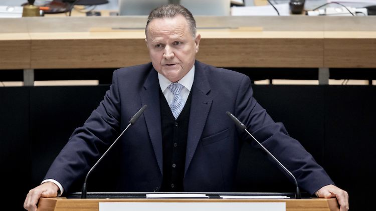 Der Berliner Landesvorsitzende der AfD soll zunächst als Notvorstand im Amt bleiben: Georg Pazderski.