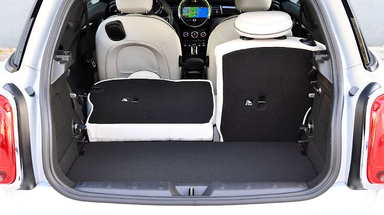 Das Kofferraum-Volumen des Mini Cooper SE ist mit 211 Litern so groß wie beim Cooper S.