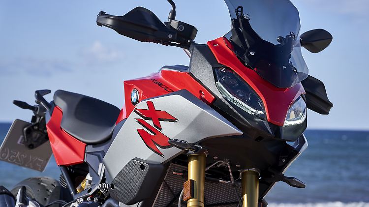 Überall, wo es leuchtet, gibts bei der BMW F 900 XR LED und auf Wunsch sogar ein adaptives Kurvenlicht.
