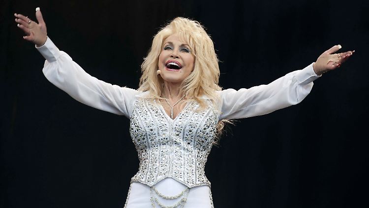 In den USA ist Dolly Parton seit Jahrzehnten ein Superstar.