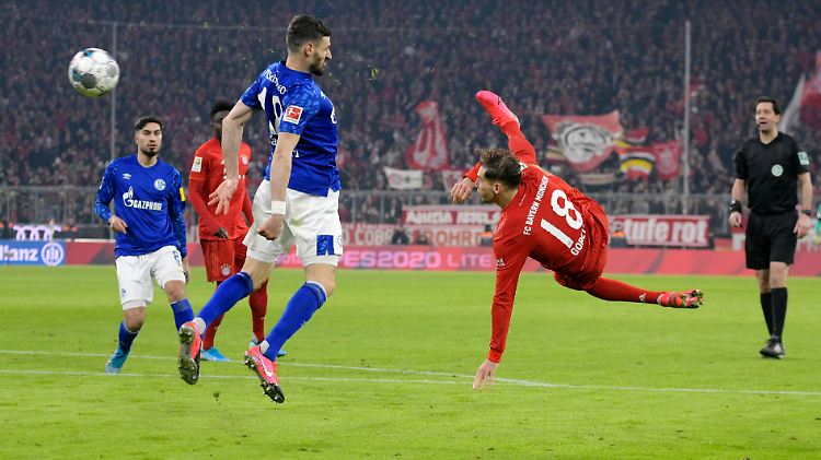 Kann man mal so machen: Leon Goretzka netzt per Seitfallzieher.
