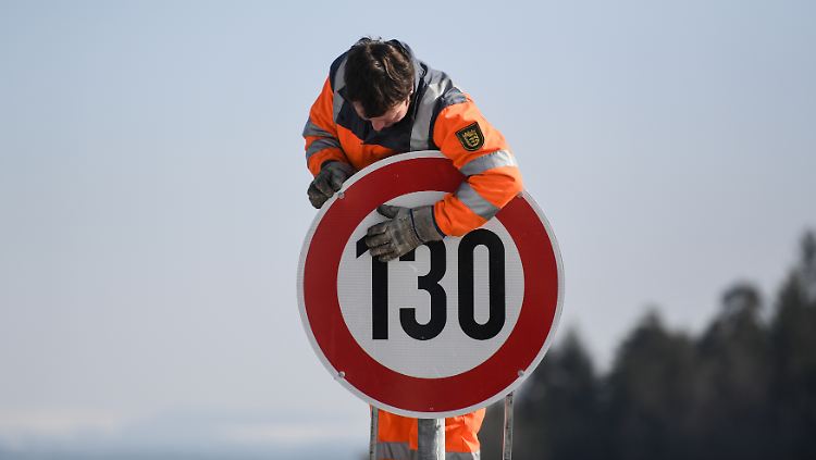 Wird es ein Tempolimit in Deutschland geben? Der ADAC äußert sich diesbezüglich erstmals neutral.