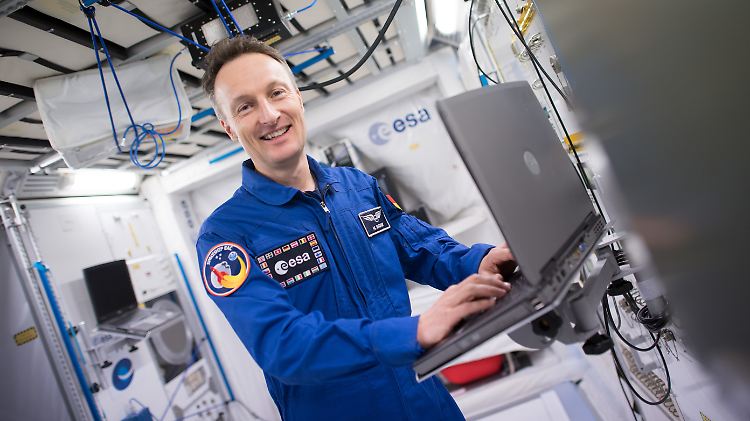 Matthias Maurer wird als nächster deutscher Astronaut zur ISS fliegen. Er träumt davon, längerfristig auf dem Mond bleiben zu können.