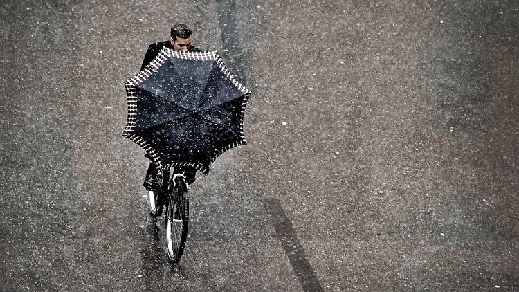 Schnee, Schneeregen und Graupelschauer sorgen für einen ungemütlichen Wochenstart.