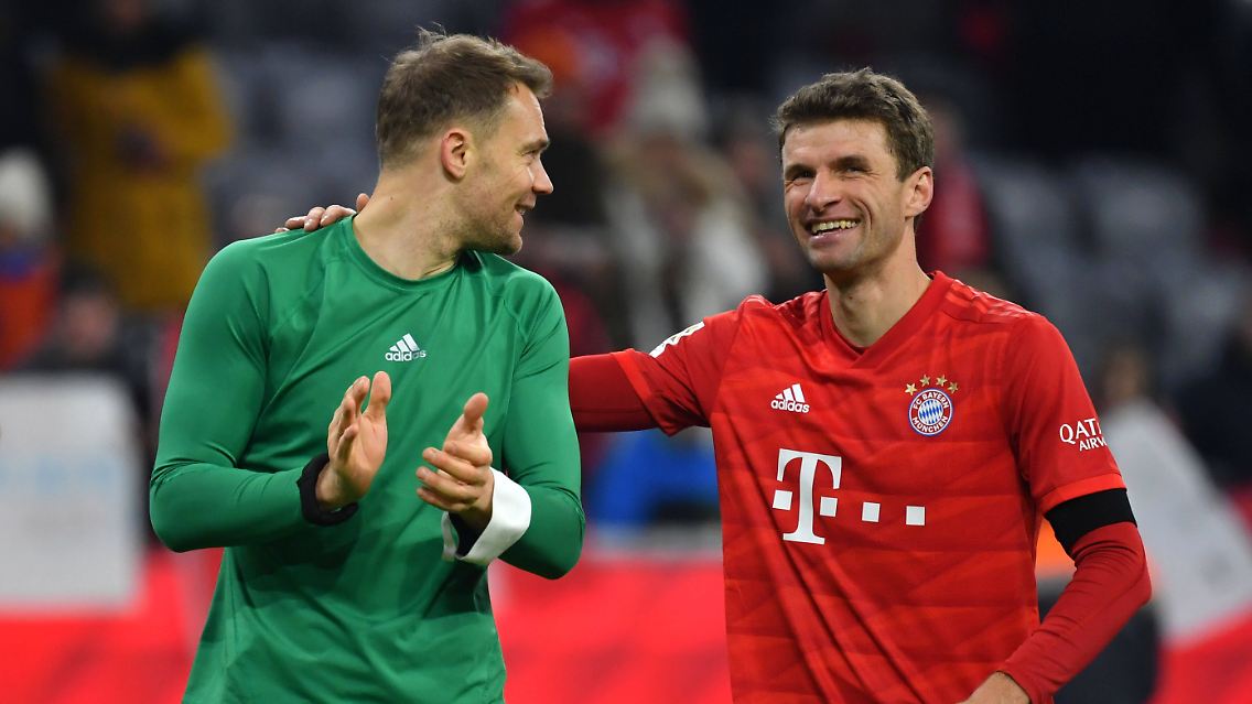 Die Konkurrenz wisse jetzt, "dass der FC Bayern wieder da ist", ergänzt Neuer, "aber von uns gibt es keine Kampfansagen. Wir müssen weiter konzentriert bleiben." Seinen teil zum Kantersieg trägt auch Thomas Müller bei, will seinen Beitrag aber nicht überbewertet sehen. Der Schütze des 2:0 ...