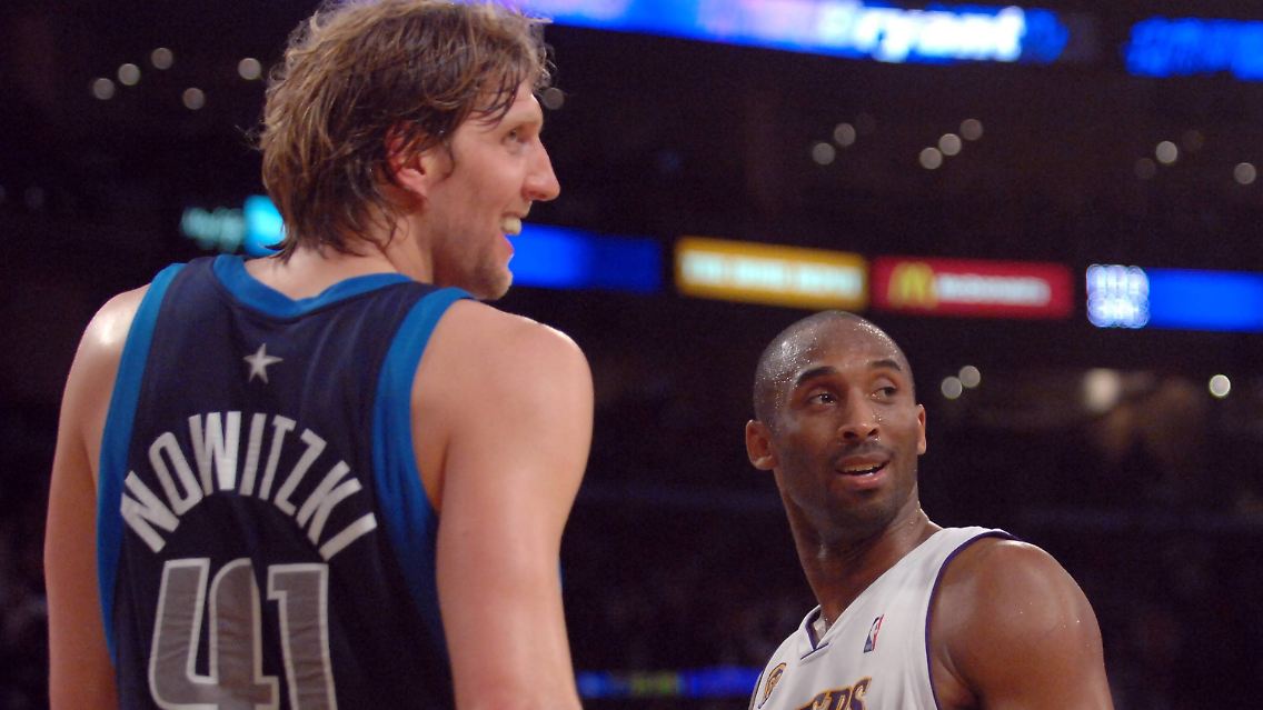"Talent. Leidenschaft. Hingabe. Killerinstinkt. Er hatte alles", adelte Deutschlands Basketball-Idol Dirk Nowitzki den langjährigen Weggefährten in der NBA schon bei dessen Abschied im April 2016. Kobe bedeutet so viel für die Liga, für den Basketball weltweit. Er war der Michael Jordan unserer Generation."