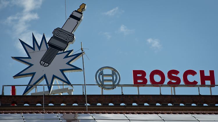 Bosch will sich in den kommenden fünf Jahren komplett auf den Einsatz sogenannter künstlicher Intelligenz (KI) ausrichten. Aber nicht immer zünden Ideen sofort. 