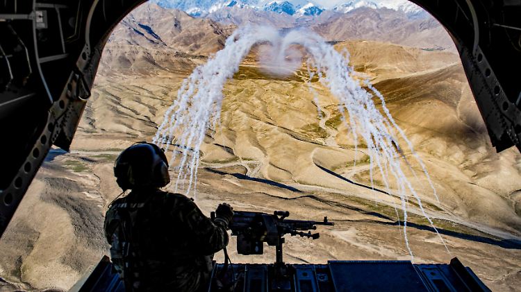 Bei diesem Trainingsflug im März 2018 wurden lediglich Leuchtraketen über Afghanistan getestet.