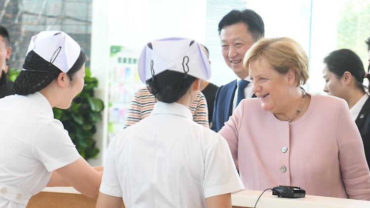 Die Beziehungen der deutschen Wirtschaft zu Wuhan sind eng. Bundeskanzlerin Angela Merkel eröffnete im vergangenen September das neue Webasto-Werk in der Stadt und besuchte unter anderem auch ein Krankenhaus. 
