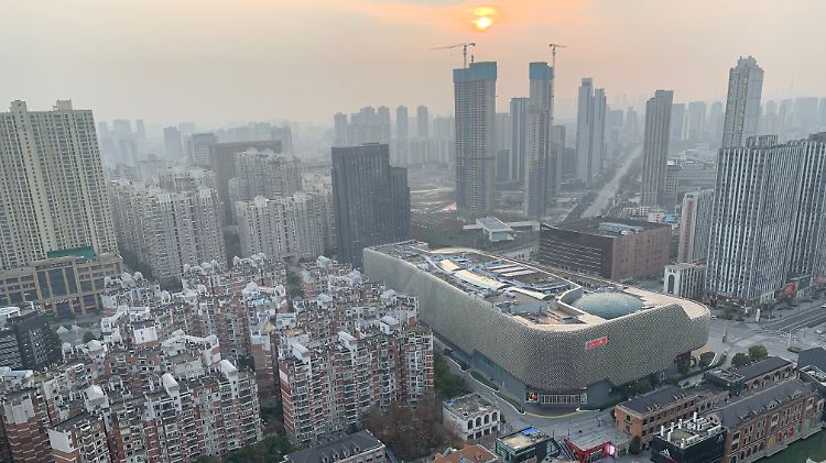 Elf-Millionen-Metropole unter Quarantäne: Blick in die Straßen von Wuhan, aufgenommen aus dem 42. Stock im Bezirk Wuchang.
