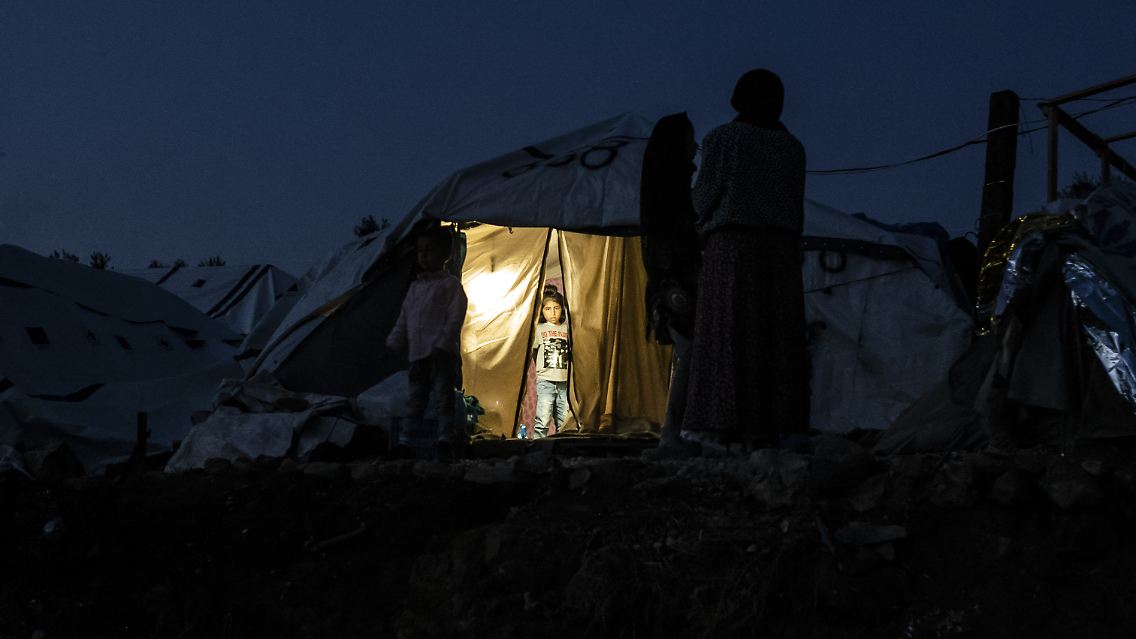 ... ist aus Afghanistan geflohen. Als sie vor zwei Monaten auf Lesbos angekommen sind, war ...