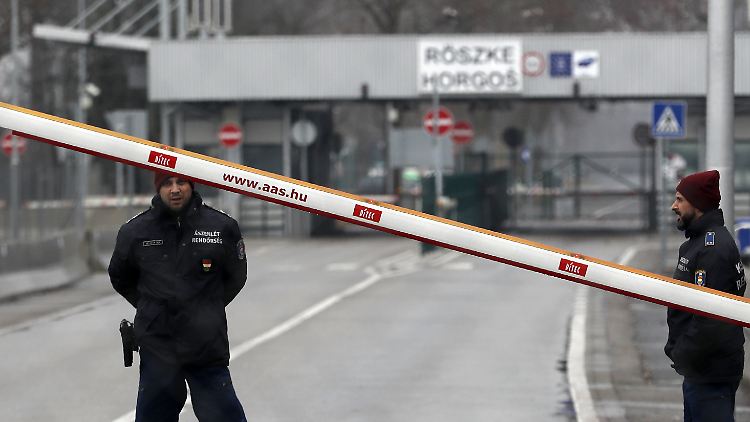 Der Grenzübergang Röszke zwischen Serbien und Ungarn ist nach dem Durchbruchversuch geschlossen. 