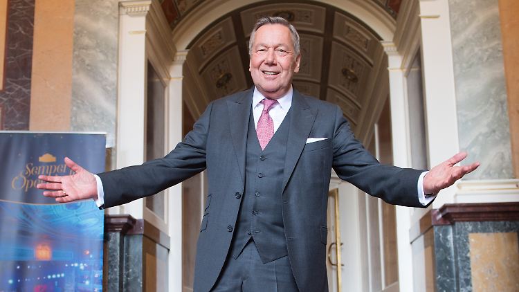 Schlagersänger Roland Kaiser sollte den Semperopernball moderieren - nun denkt er über einen Absprung nach.