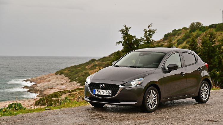 Ein bisschen verschärft, mit vielen technischen Neuerungen, präsentiert sich der neue Mazda2.