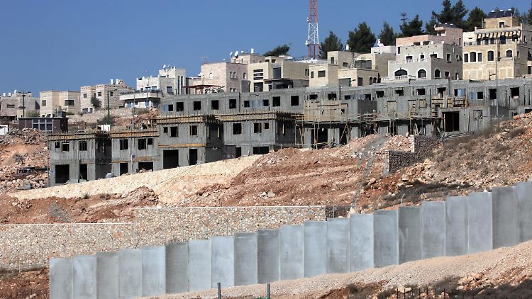 Bennett will israelisches Gesetz so schnell wie möglich auf die Siedlungen im Westjordanland und Jordantal ausweiten.