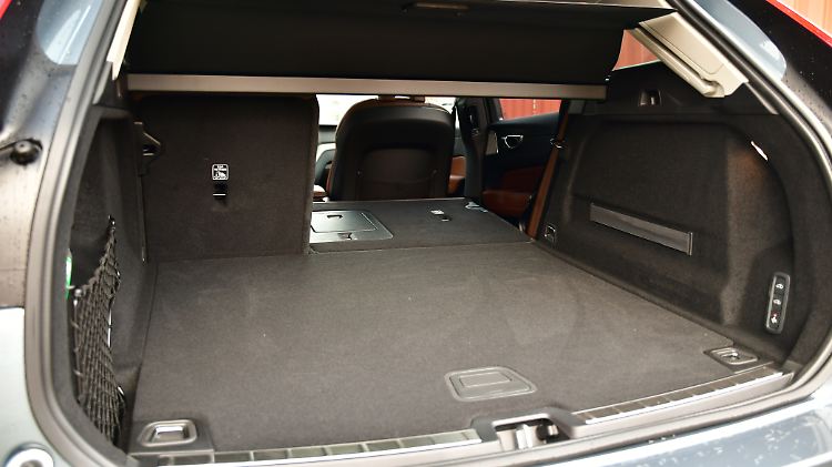 Bei umgeklappter Rückbank werden aus den 483 Litern Kofferraumvolumen im Volvo XC60 1410 Liter.