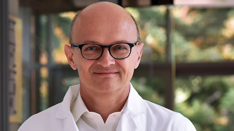 Prof. Dr. med. Armin Ensser ist Facharzt für Mikrobiologie, Virologie und Infektionsepidemiologie am Virologischen Institut des Universitätsklinikums Erlangen.