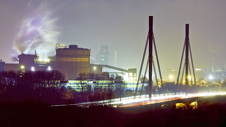 Laut der Bundesregierung dürfte sich die Produktion der Industrie im Laufe des Jahres wieder langsam erholen.