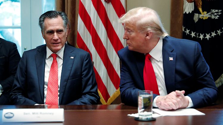 Gegner nebeneinander: Mitt Romney und Donald Trump im November 2019.