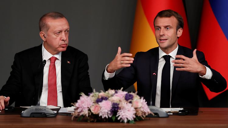 Schlechte Stimmung zwischen Paris und Ankara: Frankreichs Präsident Macron (r) und sein türkischer Amtskollege Erdogan. (Archivbild) 