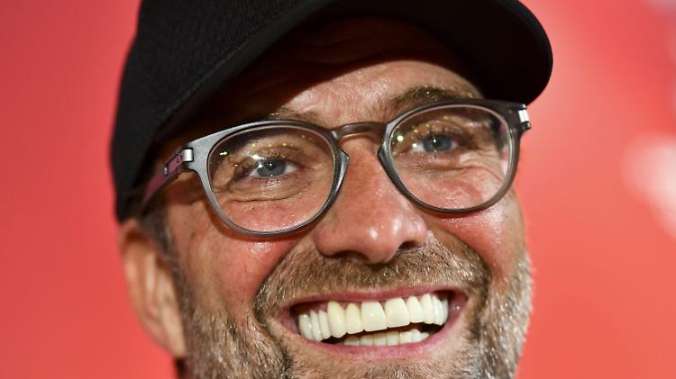 Lacht weiter mit großem Abstand von der Tabellenspitze der Premier League: Jürgen Klopp und sein Liverpool FC.