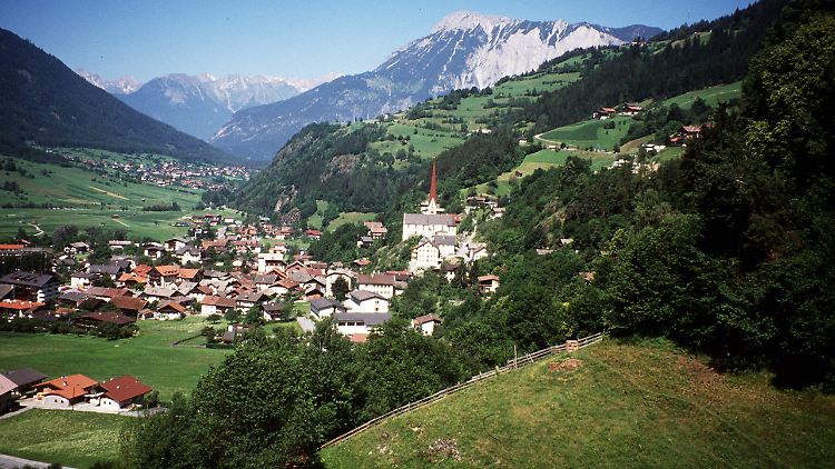 Blick auf Oetz - der Ort hat dem Tal in Tirol seinen Namen gegeben.